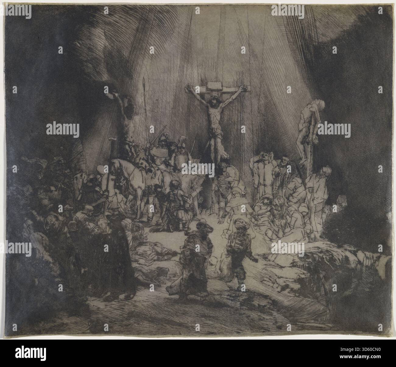 Diese Gravur von Rembrandt van Rijn zeigt die Kreuzigung Christi zwischen zwei Dieben, hebt dramatische Kontraste von Licht und Schatten hervor und betont die emotionale Intensität der Szene. Die Komposition zeigt römische Soldaten, Trauernde und die umliegende Landschaft im barocken Stil, typisch für Rembrandts Werk Mitte des 17. Jahrhunderts. Stockfoto