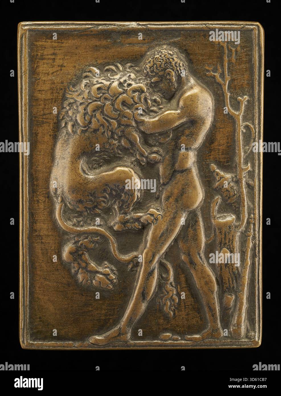 Eine Skulptur, die Herkules über dem Nemäischen Löwen zeigt, die um 1488–1489 geschaffen wurde und detaillierte Muskulatur, heldenhafte Haltung und klassische mythologische Gegenstände zeigt. Stockfoto