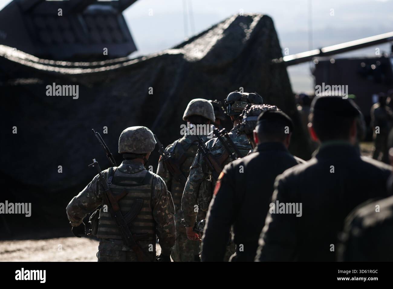 Rumänische Armeesoldaten während einer multinationalen NATO-Übung. Stockfoto