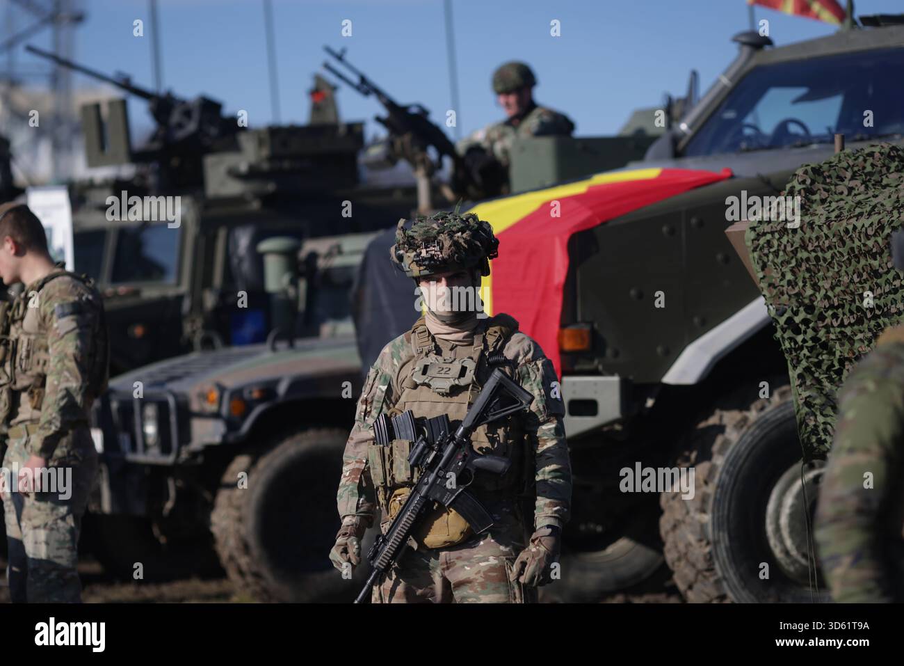 Cincu, Rumänien - 13. November 2025: Französischer Soldat in Kampfausrüstung während der Dacian Fall 2025 multinationalen Übung. Stockfoto