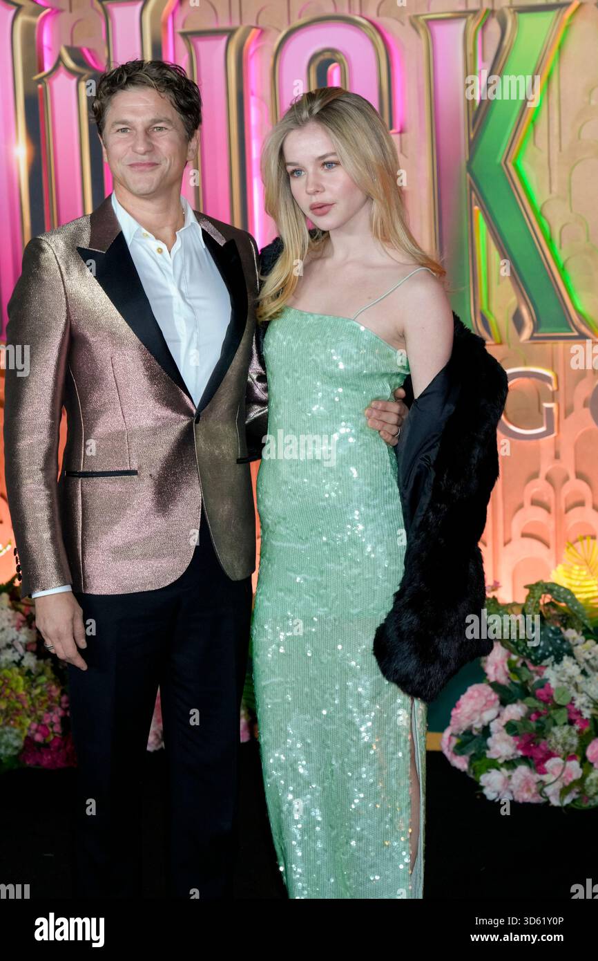 David Burtka, Harper Burtka Harris nimmt an der Wicked for Good New York Premiere Teil, die am Montag, 17. November 2025 im Lincoln Center in New York City stattfindet. Foto von Jennifer Graylock-Alamy Stockfoto