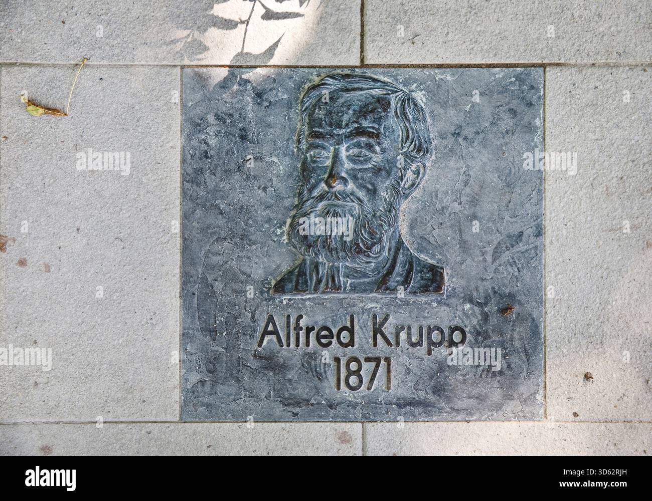 Bronzeteller Alfred Krupp auf dem Walk of Fame in Bad Nauheim, Deutschland, Hessen, Bad Nauheim gewidmet Stockfoto