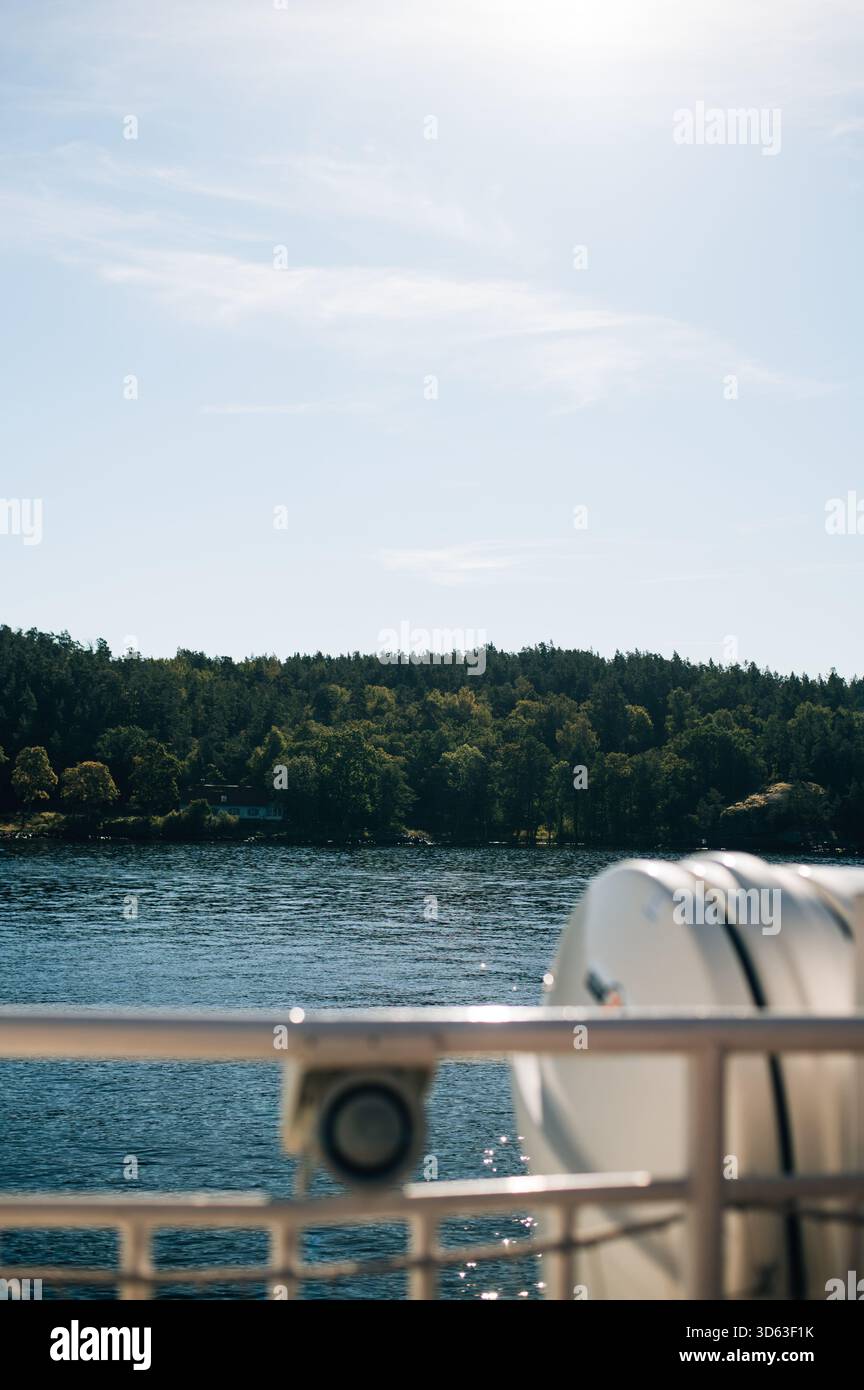 Blick auf die Insel vom Wasser. Hochwertige Fotos Stockfoto