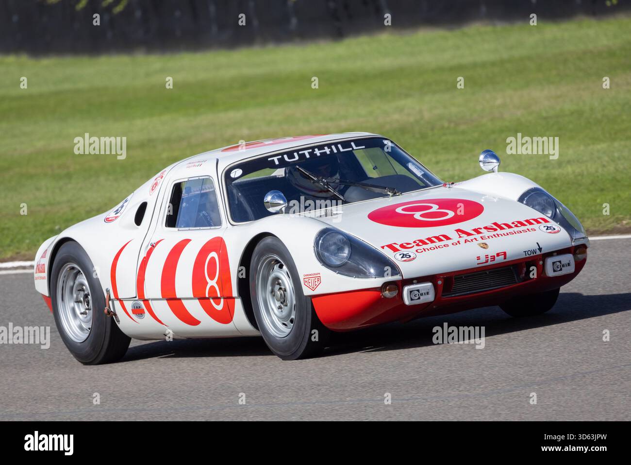 Goffredo Pirro im Porsche 904/6 Carrera GTS 1964 beim Fordwater Trophy Rennen beim Goodwood Revival 2025 in Sussex, Großbritannien Stockfoto
