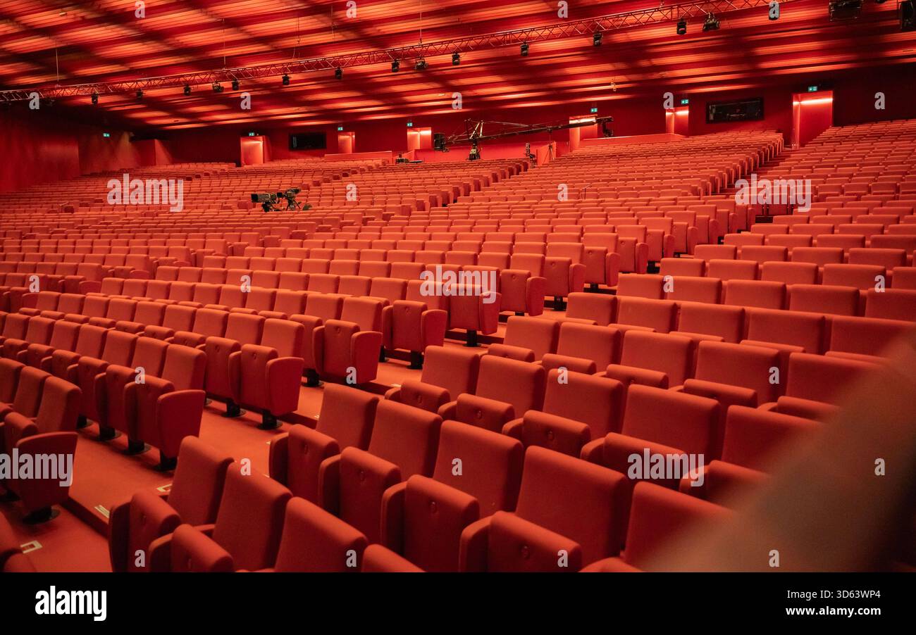 20251118 PG ORF Medienupdate zum Eurovision Song Contest 2026 in Wien, OESTERREICH - 18. NOVEMBER: Sujet - Symolbild - Hallo F - Mediengespraech anlaesslich eines ORF Updates zum 70. Eurovision Song Contest vom 12. bis zum 16. Mai 2026 in Wien im Foyer der Halle F der Wiener Stadthalle am 18. November 2025 in Wien, Oesterreich. 251118 SEPA 17 046 Copyright: XIsabellexOuvrardx SEPAxMedia Stockfoto