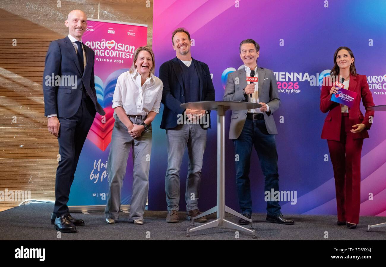 20251118 PG ORF Medienupdate zum Eurovision Song Contest 2026 in Wien, OESTERREICH - 18. NOVEMBER: Geschaeftsfuehrer der Wiener Stadthalle und Gesamtverantwortlicher für den Eurovision Song Contest 2026 Thomas Waldner, ORF Fernseh-Programmdirektorin Stefanie Groiss-Horowitz, ORF Executive Producer des Song Contest 2026 Michael Kroen, ORF-Generaldirektor Roland Weissmann und Journalistin, Kolumnistin und Moderatorin Katia Wagner waehrend des Medienzum praechs anlaesslich eines ORF Updates 70. Eurovision Song Contest vom 12. bis zum 16. Mai 2026 in Wien im Foyer der Halle F der Wiener S Stockfoto
