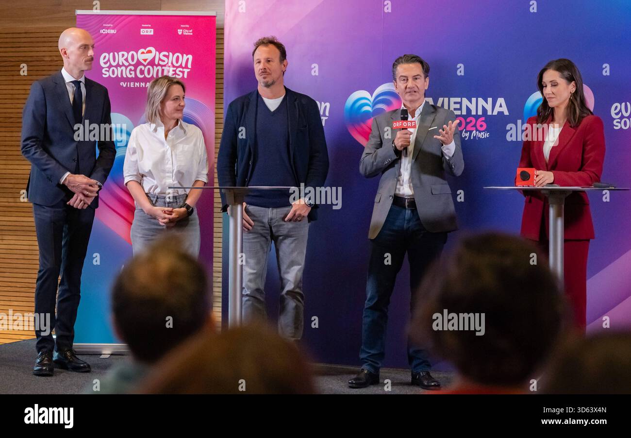 20251118 PG ORF Medienupdate zum Eurovision Song Contest 2026 in Wien, OESTERREICH - 18. NOVEMBER: Geschaeftsfuehrer der Wiener Stadthalle und Gesamtverantwortlicher für den Eurovision Song Contest 2026 Thomas Waldner, ORF Fernseh-Programmdirektorin Stefanie Groiss-Horowitz, ORF Executive Producer des Song Contest 2026 Michael Kroen, ORF-Generaldirektor Roland Weissmann und Journalistin, Kolumnistin und Moderatorin Katia Wagner waehrend des Medienzum praechs anlaesslich eines ORF Updates 70. Eurovision Song Contest vom 12. bis zum 16. Mai 2026 in Wien im Foyer der Halle F der Wiener S Stockfoto