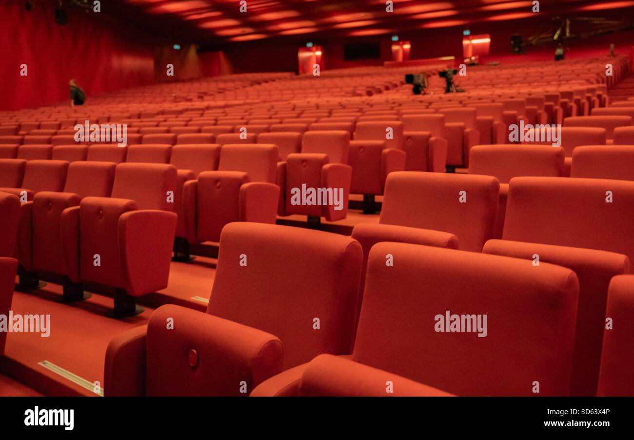 20251118 PG ORF Medienupdate zum Eurovision Song Contest 2026 in Wien, OESTERREICH - 18. NOVEMBER: Sujet - Symolbild - Hallo F - Mediengespraech anlaesslich eines ORF Updates zum 70. Eurovision Song Contest vom 12. bis zum 16. Mai 2026 in Wien im Foyer der Halle F der Wiener Stadthalle am 18. November 2025 in Wien, Oesterreich. 251118 SEPA 17 047 Copyright: XIsabellexOuvrardx SEPAxMedia Stockfoto