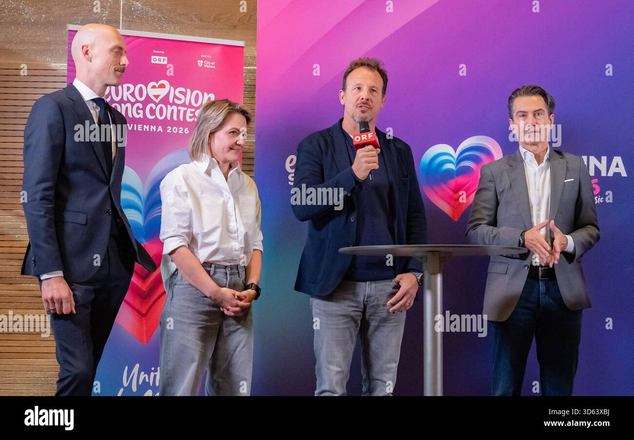 20251118 PG ORF Medienupdate zum Eurovision Song Contest 2026 in Wien, OESTERREICH - 18. NOVEMBER: Geschaeftsfuehrer der Wiener Stadthalle und Gesamtverantwortlicher für den Eurovision Song Contest 2026 Thomas Waldner, ORF Fernseh-Programmdirektorin Stefanie Groiss-Horowitz, ORF Executive Producer des Song Contest 2026 Michael Kroen und ORF-Generaldirektor Roland Weissmann waehrend des Mediengespraechs anlaesslich eines ORF Updates zum 70. Eurovision Song Contest vom 12. bis zum 16. Mai 2026 in Wien im Foyer der Halle F der Wiener Stadthalle am 18. November 2025 in Wien, Oesterreich. 251 Stockfoto