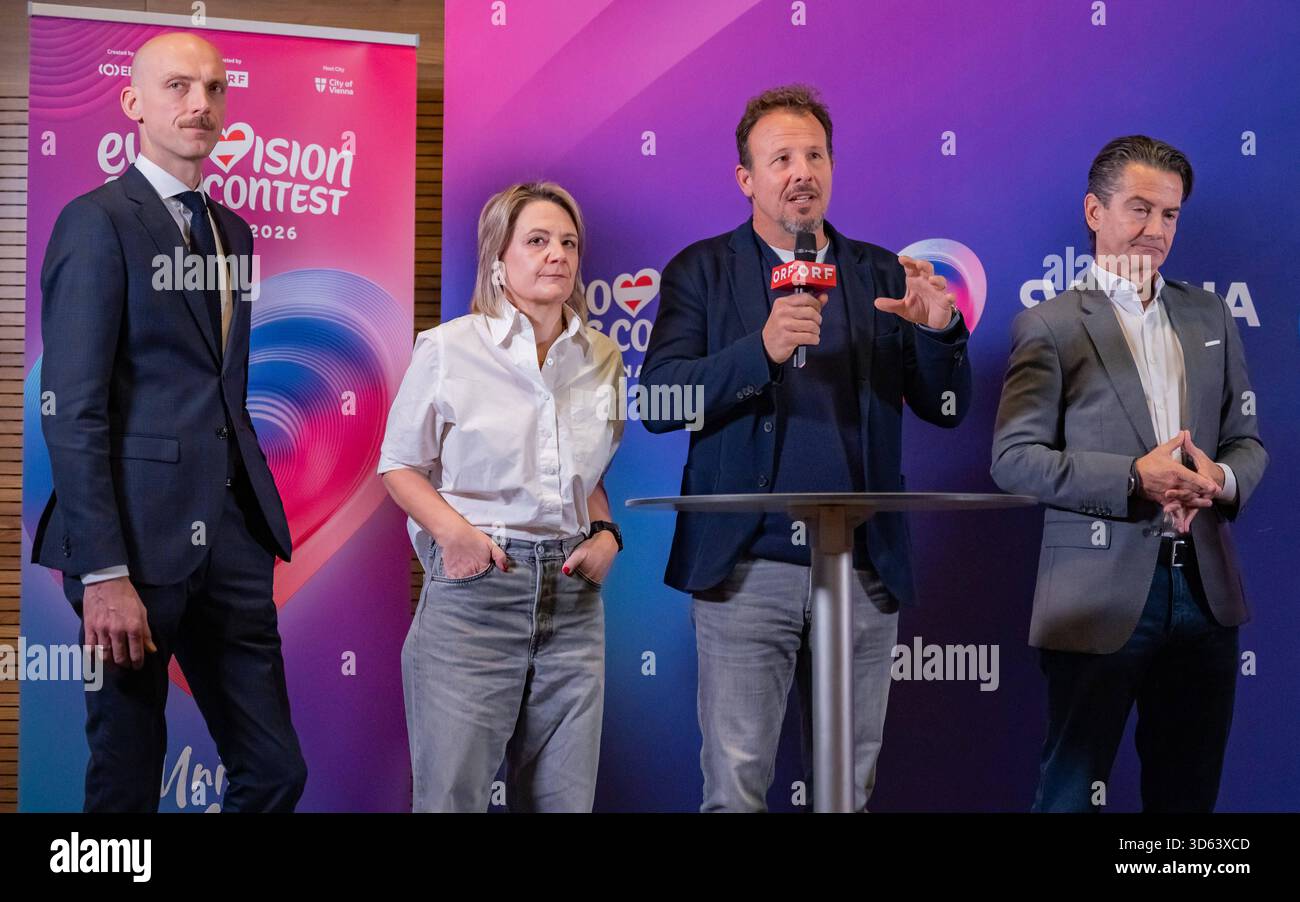 20251118 PG ORF Medienupdate zum Eurovision Song Contest 2026 in Wien, OESTERREICH - 18. NOVEMBER: Geschaeftsfuehrer der Wiener Stadthalle und Gesamtverantwortlicher für den Eurovision Song Contest 2026 Thomas Waldner, ORF Fernseh-Programmdirektorin Stefanie Groiss-Horowitz, ORF Executive Producer des Song Contest 2026 Michael Kroen und ORF-Generaldirektor Roland Weissmann waehrend des Mediengespraechs anlaesslich eines ORF Updates zum 70. Eurovision Song Contest vom 12. bis zum 16. Mai 2026 in Wien im Foyer der Halle F der Wiener Stadthalle am 18. November 2025 in Wien, Oesterreich. 251 Stockfoto