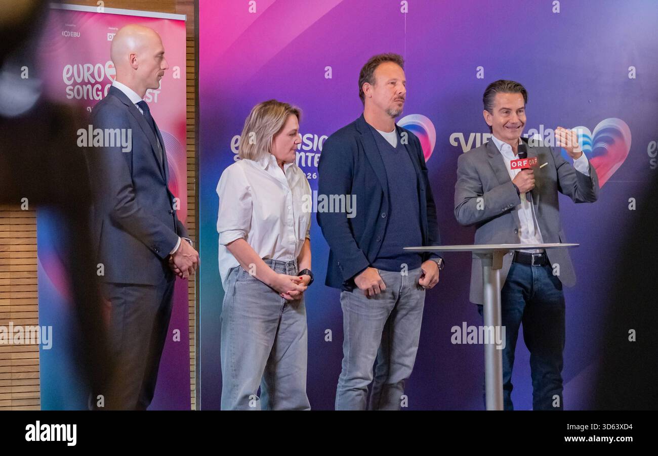 20251118 PG ORF Medienupdate zum Eurovision Song Contest 2026 in Wien, OESTERREICH - 18. NOVEMBER: Geschaeftsfuehrer der Wiener Stadthalle und Gesamtverantwortlicher für den Eurovision Song Contest 2026 Thomas Waldner, ORF Fernseh-Programmdirektorin Stefanie Groiss-Horowitz, ORF Executive Producer des Song Contest 2026 Michael Kroen und ORF-Generaldirektor Roland Weissmann waehrend des Mediengespraechs anlaesslich eines ORF Updates zum 70. Eurovision Song Contest vom 12. bis zum 16. Mai 2026 in Wien im Foyer der Halle F der Wiener Stadthalle am 18. November 2025 in Wien, Oesterreich. 251 Stockfoto