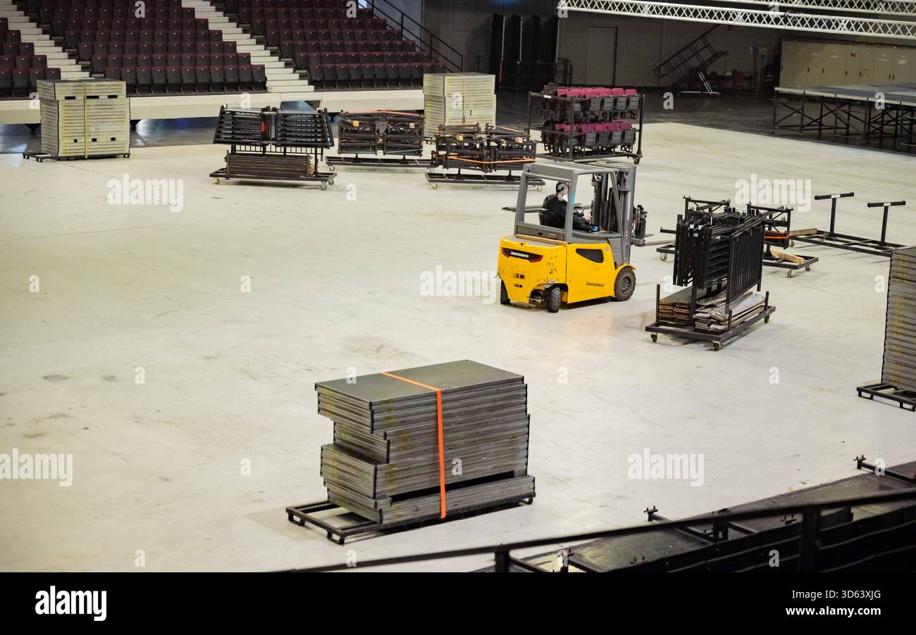 20251118 PG ORF Medienupdate zum Eurovision Song Contest 2026 in Wien, OESTERREICH - 18. NOVEMBER: Sujet - Symolbild - Hallo D - Mediengespraech anlaesslich eines ORF Updates zum 70. Eurovision Song Contest vom 12. bis zum 16. Mai 2026 in Wien im Foyer der Halle F der Wiener Stadthalle am 18. November 2025 in Wien, Oesterreich. 251118 SEPA 17 057 Copyright: XIsabellexOuvrardx SEPAxMedia Stockfoto