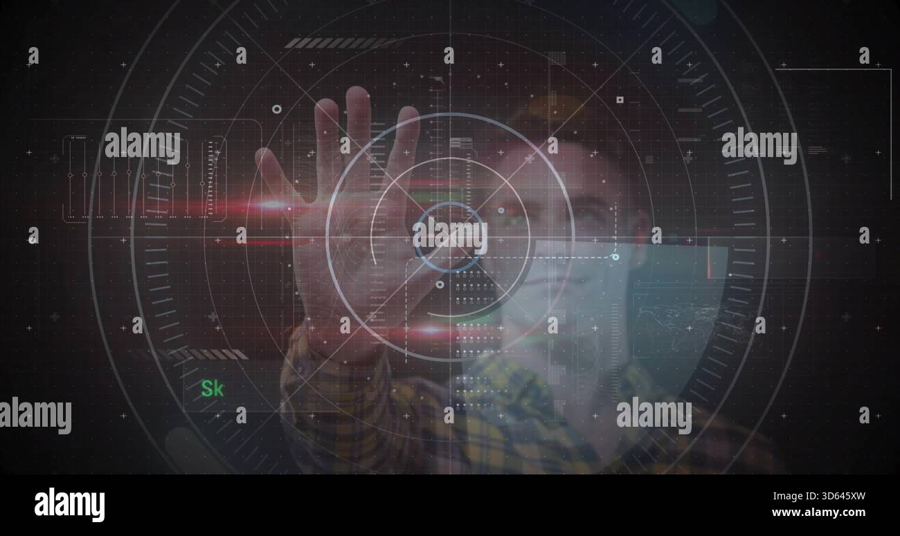 Manipulation eines männlichen Erwachsenen, der die Hand in Richtung Holo-Reticle streckt, bei der dunklen Tech-Demo, gelbes kariertes Hemd Stockfoto