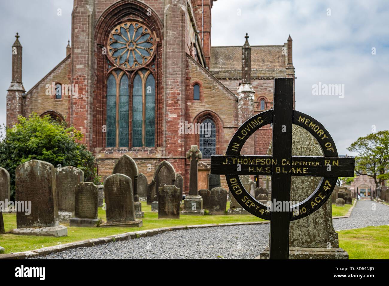 Gedenkgrabmarkierung für Seemänner, die auf See verloren gegangen sind, Friedhof der St. Magnus Cathedral, Kirkwall, Orkney Islands, Schottland, Großbritannien Stockfoto