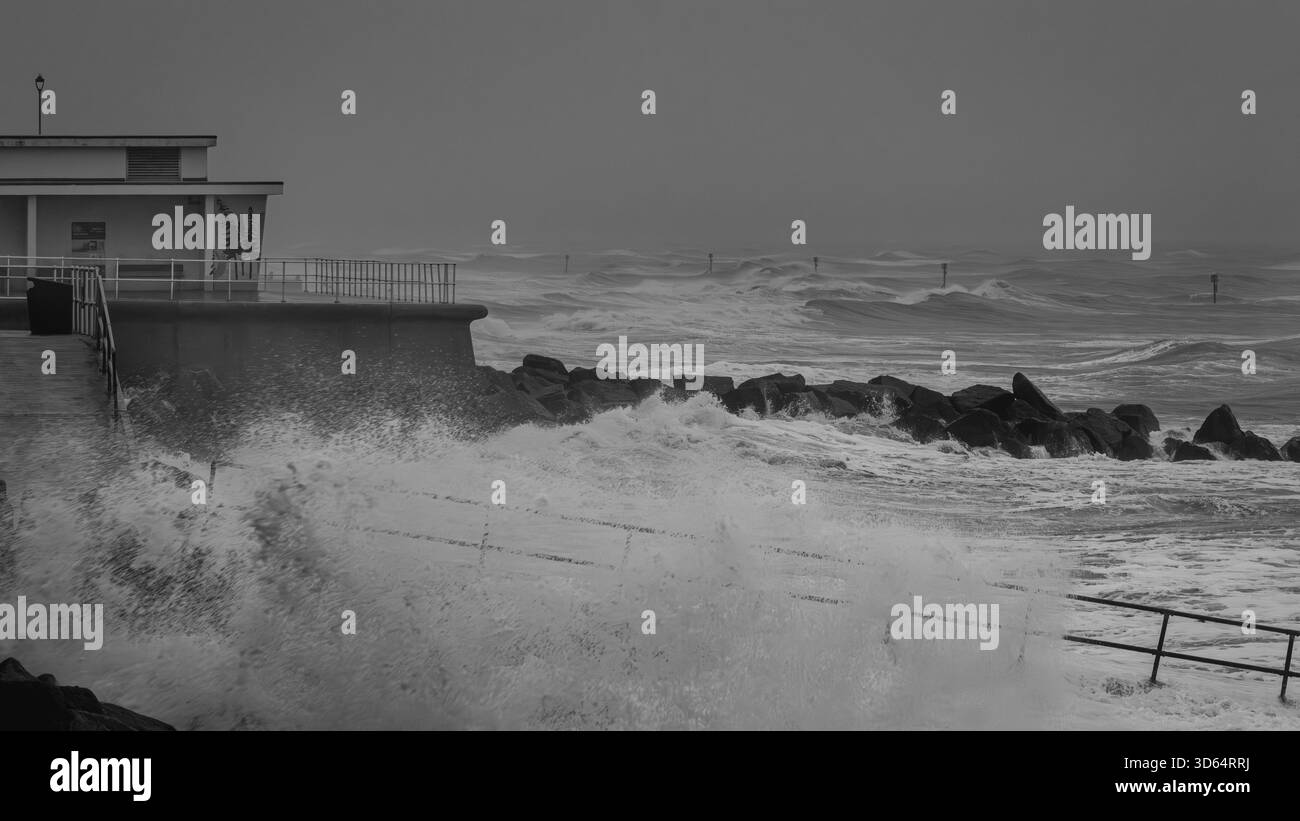 Sheringham Stormy Seafront, November 2025, Stockfoto
