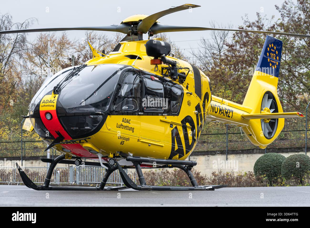 Ein Airbus-Rettungshubschrauber der ADAC Luftrettung. ADAC Air Rescue ist Deutschlands größter medizinischer Helferdienst. Stockfoto