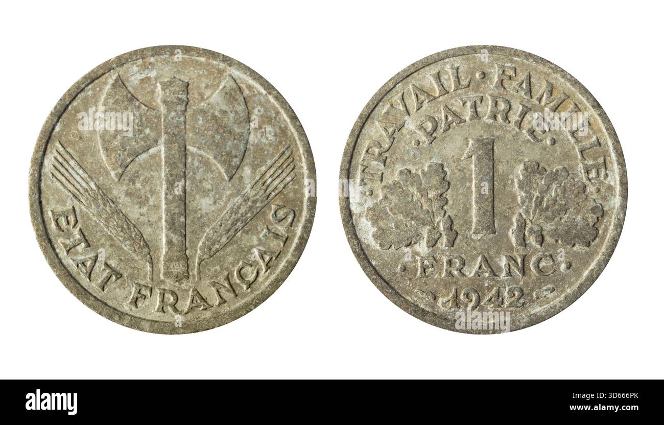 Isoliertes Foto von 1 Franc Frankreich 1942 Aluminiummünze Vichy französischer Staat auf weißem Hintergrund. Münze des Besatzungsregimes. Stockfoto