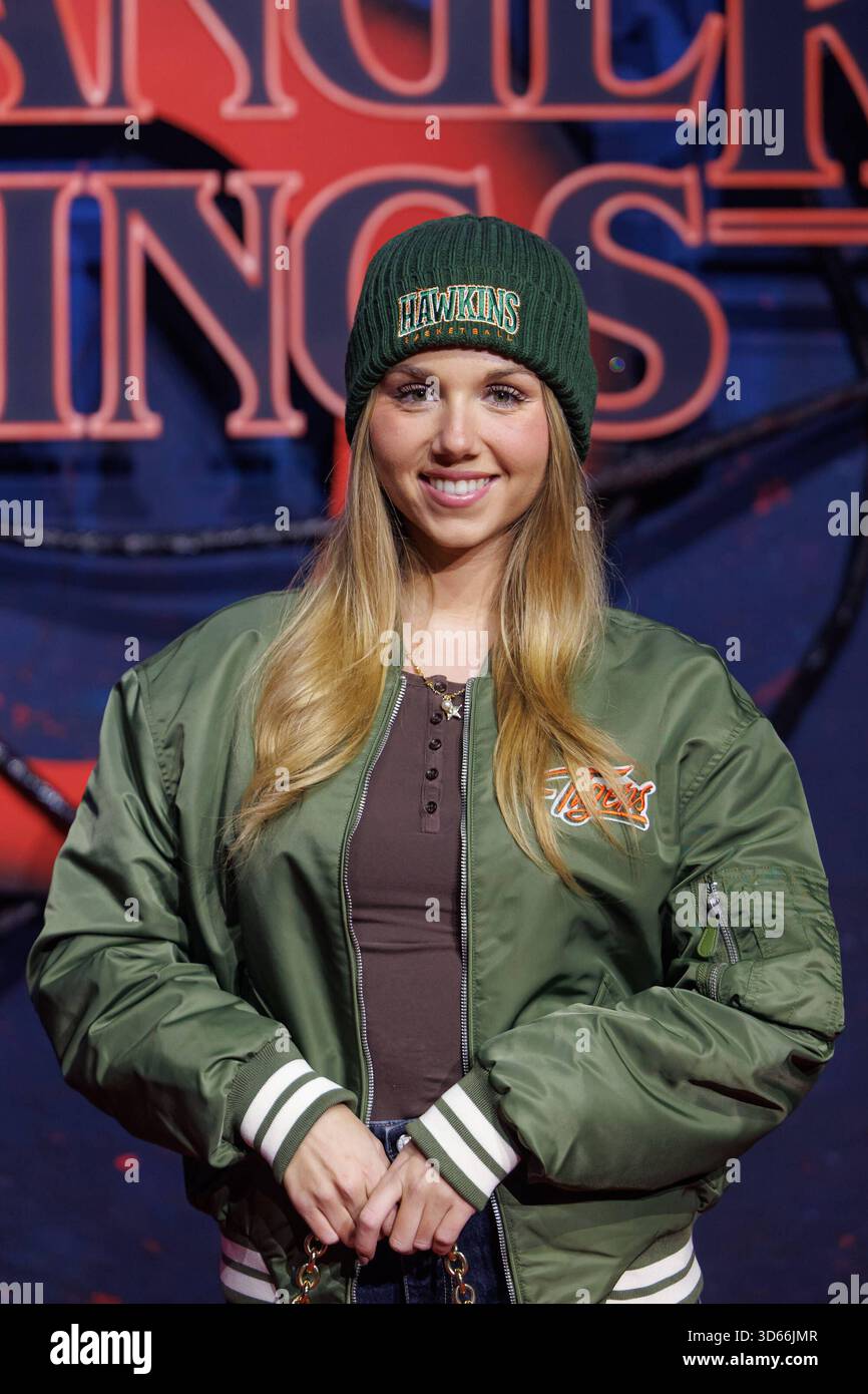 Fan Event - Stranger Things 5 - Dalia Mya Schmidt-Foss beim Netflix Stranger Things Staffel 5 Fan Event im Flughafen Tempelhof Hangar 7 Uhr 18.11.2025 in Berlin. *** Fan Event Stranger Things 5 Dalia Mya Schmidt Foss auf der Netflix Stranger Things Staffel 5 Fan Event am Flughafen Tempelhof Hangar 7 am 18 11 2025 in Berlin Copyright: XEventpressxKochanx Stockfoto