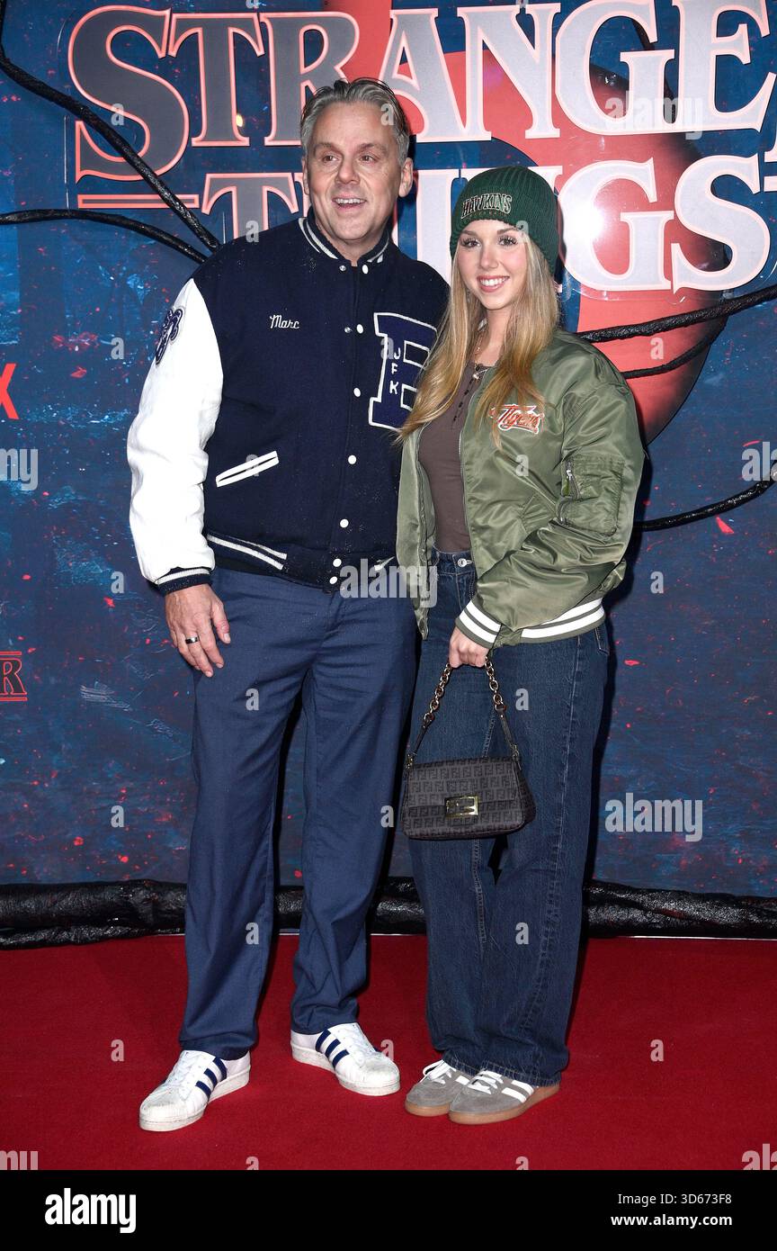 Dennis Schmidt-Foß und Dalia Mya Schmidt-Foß beim Fan Event zur 5. Staffel der Netflix-Serie 'Stranger Things' im Hangar 7 Flughafen Tempelhof. Berlin, 18.11.2025 Stockfoto