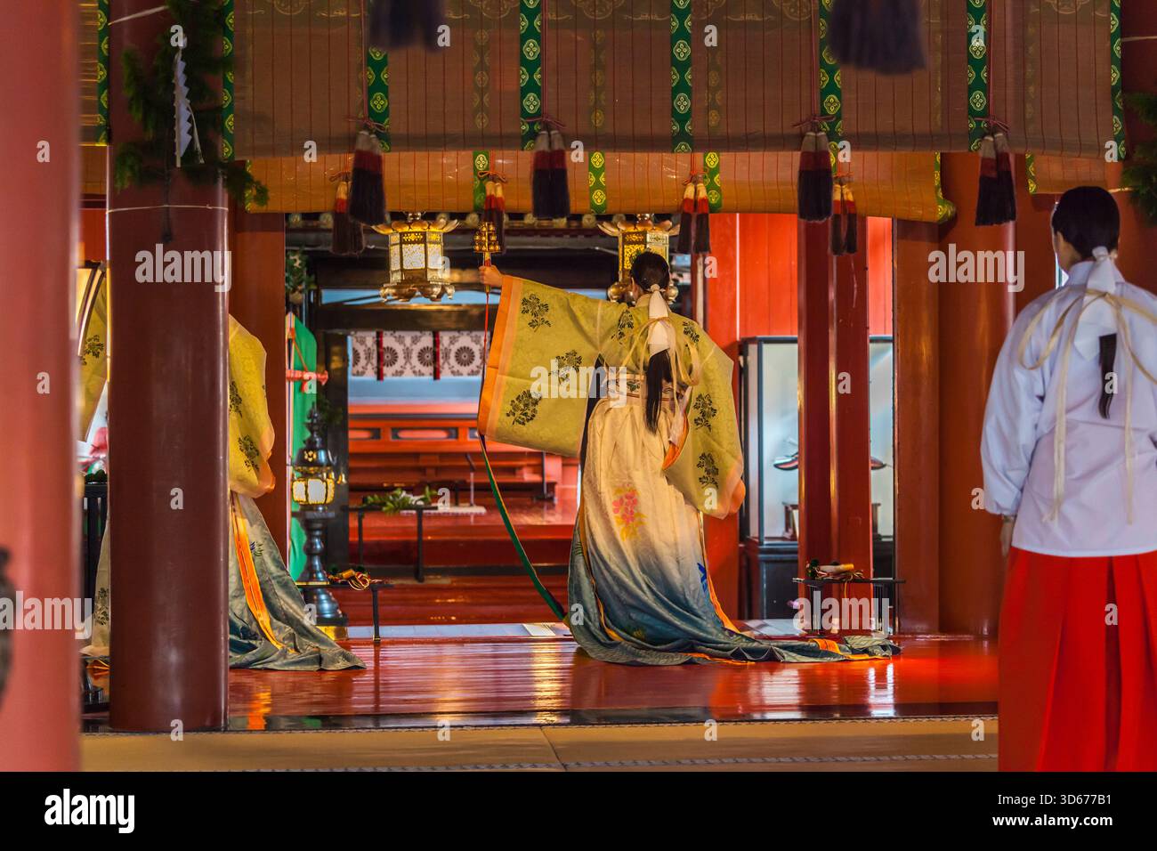 Tempel Tänzer bei Futurasan Schrein in Nikko, Präfektur Tochigi, Japan Stockfoto