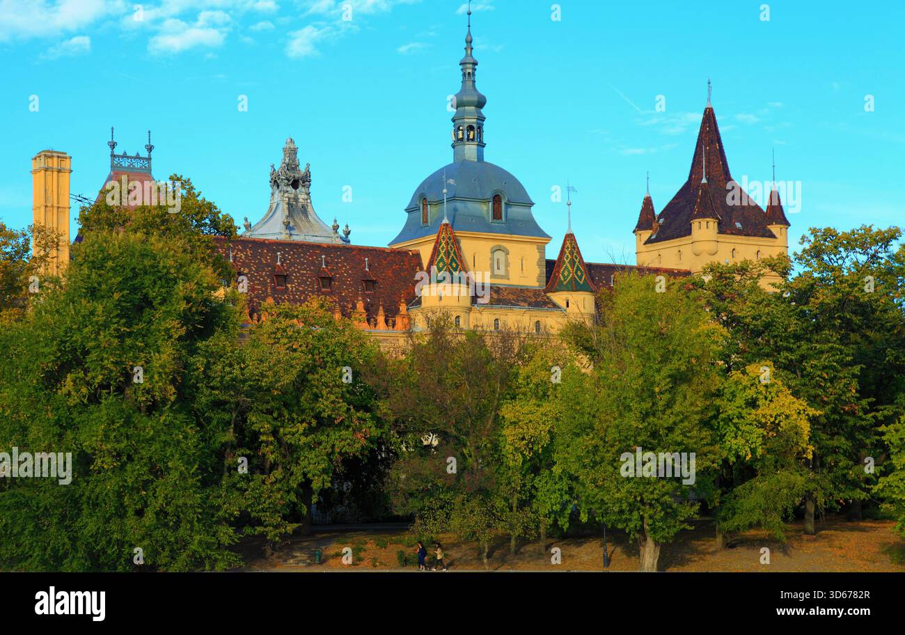 Ungarn, Budapest, Stadtpark, Burg Vajdahunyad, Stockfoto
