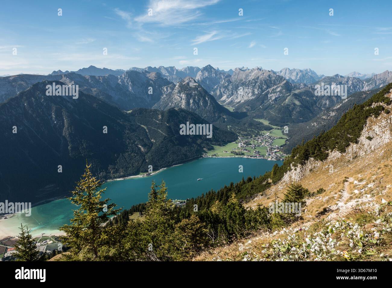 Blick vom Rofangebirge über den Achensee nach Pertisau und Karwendelgebirge, Rofangebirge, Maurach, Tirol, Österreich Stockfoto