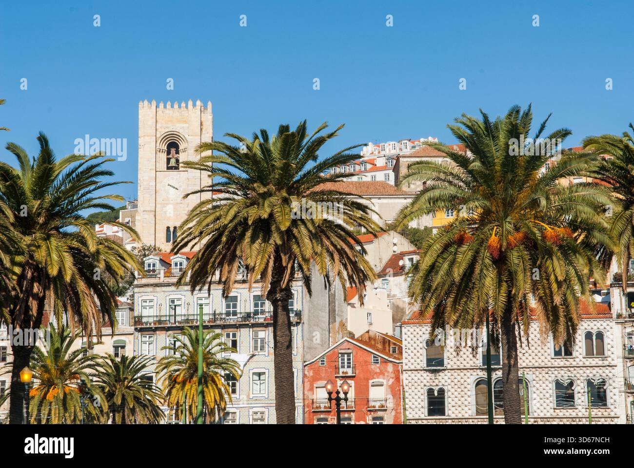Alfanga Straße mit Casa dos Bicos und SE Cathedrale Hintergrund, Lissabon, Portugal, Europa Stockfoto