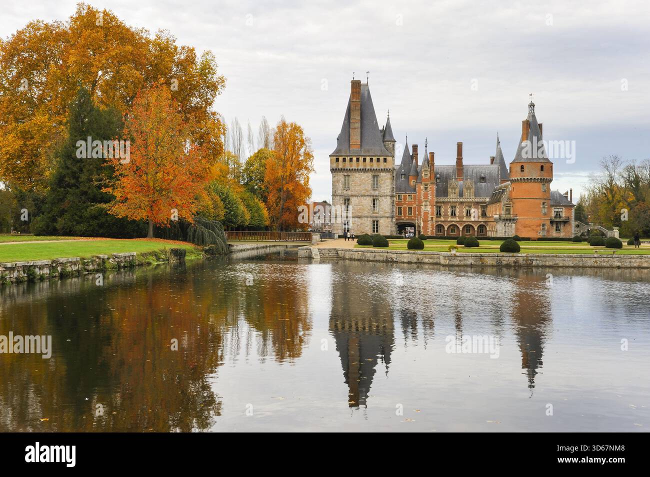 Chateau de Maintenon vom Park aus gesehen, Departement Eure-et-Loir, Region Centre, Frankreich, Europa Stockfoto