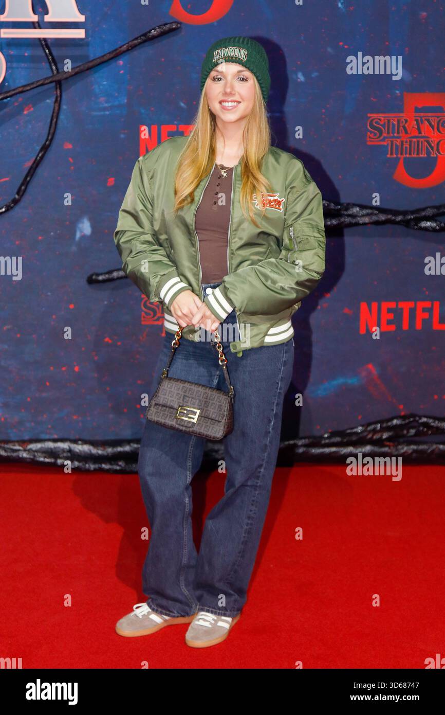 Premiere der Staffel 5 in Berlin Berlin, 18.11.2025 Dalia Mya Schmidt-Foß bei der Premiere der Staffel 5 in Berlin Berlin *** Premiere der Staffel 5 in Berlin Berlin Berlin, 18 11 2025 Dalia Mya Schmidt Foß bei der Premiere der Stranger Things Staffel 5 in Berlin Copyright: XMatthiasxGränzdörferx Stockfoto