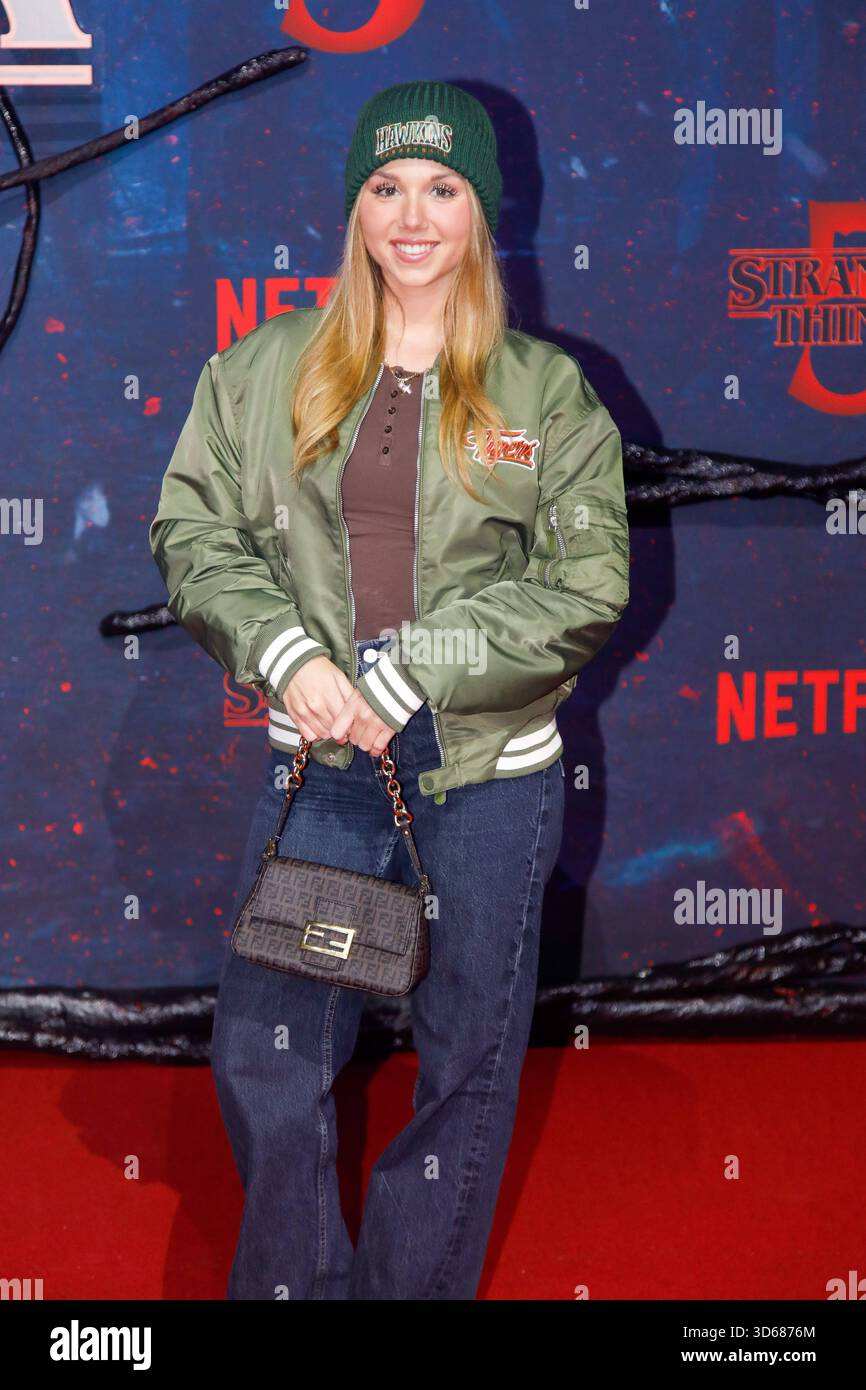 Premiere der Staffel 5 in Berlin Berlin, 18.11.2025 Dalia Mya Schmidt-Foß bei der Premiere der Staffel 5 in Berlin Berlin *** Premiere der Staffel 5 in Berlin Berlin Berlin, 18 11 2025 Dalia Mya Schmidt Foß bei der Premiere der Stranger Things Staffel 5 in Berlin Copyright: XMatthiasxGränzdörferx Stockfoto