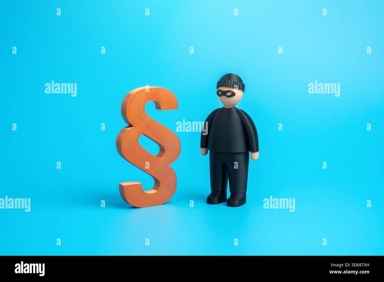 Ein Dieb, ein Betrüger und ein Symbol des Gesetzes. Rechtsvorschriften und Schlupflöcher. Verbrechen und Bestrafung. Betrugsbekämpfung und Rechtskonfrontation. Artikel über Finanzkriminalität, Kampagnen zur Betrugsbekämpfung, Diskussionen über Cyberrecht. Stockfoto