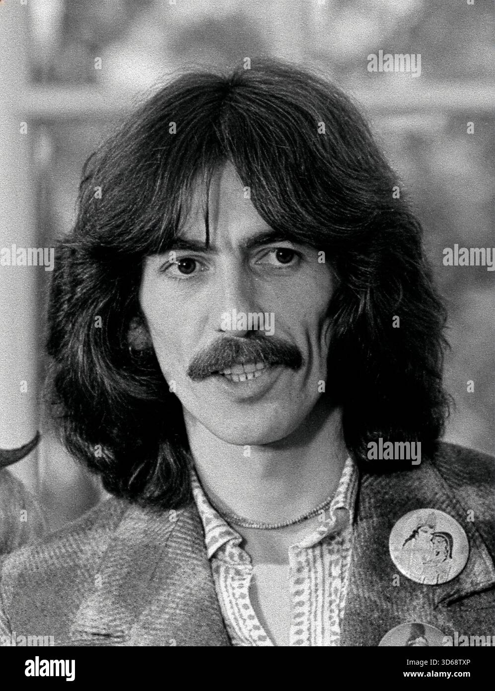 WASHINGTON DC, USA - 13. Dezember 1974 - ehemaliges Beatle-Mitglied George Harrison bei einem Treffen mit Präsident Gerald Ford, Ravi Shankar und Billy Preston im Oval Office des Weißen Hauses in Washington DC, USA - Foto: Geopix/Weiße Haus/David Hume Kennerly Stockfoto