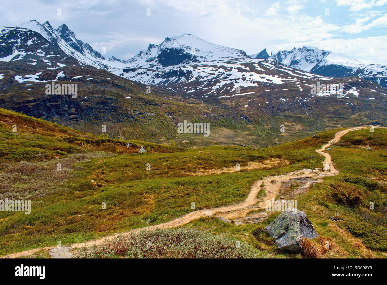 Norwegische Berge und Wanderweg, Panorama Road Tindevegen Gebiet, Norwegen Stockfoto