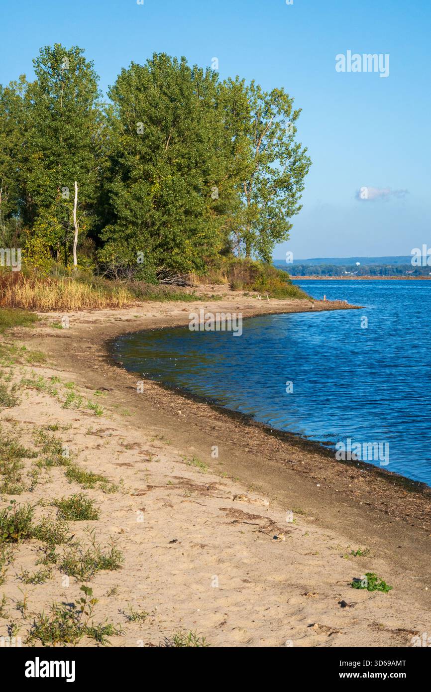 Die kurvenreiche Küste von Presque Isle, Erie PA Stockfoto