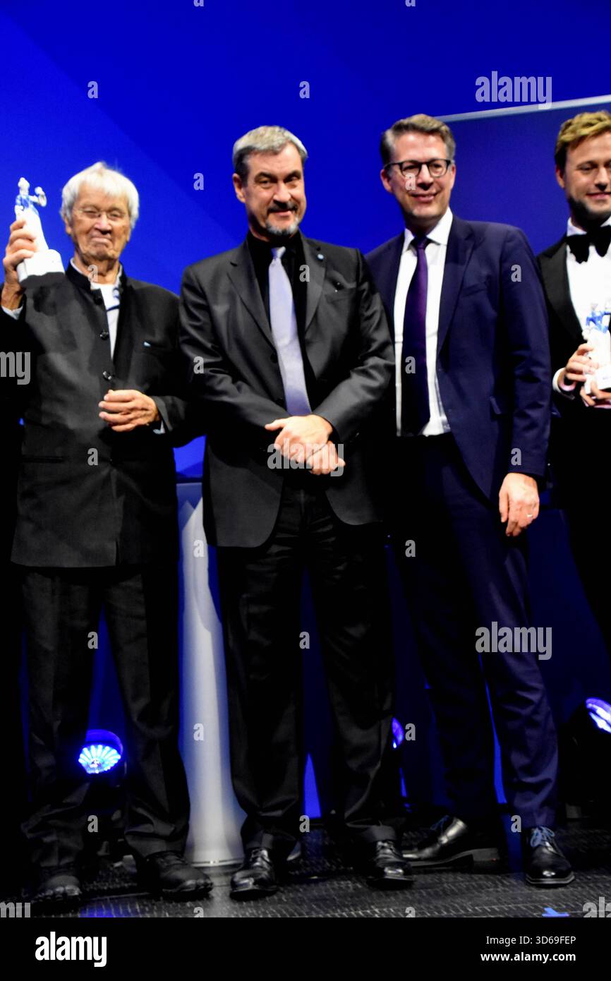 Gerhard Polt Kabarettist Ehrenpreistraeger des Ministerpraesidenten Dr. Markus Soeder Ministerpraesident Markus Blume Wissenschaft Kunstminister Benjamin Appl Saenger Stimme-Preistraeger- Kunstpreisverleihung Foto München Stockfoto
