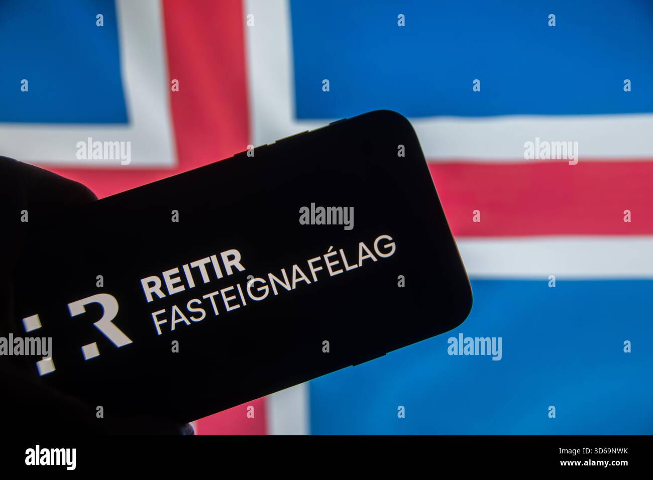 Rheinbach, Deutschland 28. September 2025, das Markenlogo des isländischen Immobilienunternehmens „Reitir fasteignafelag“ auf dem Display eines Smartphones Stockfoto