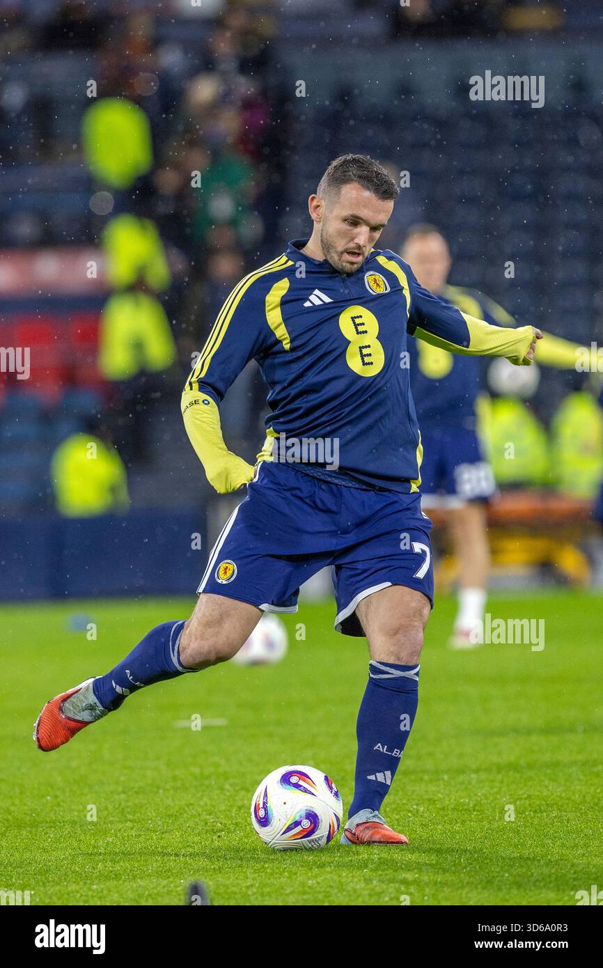 JOHN McGinn, ein professioneller Fußballspieler während eines Trainings, während er für die schottische Nationalmannschaft spielte. Bild aufgenommen im Hampden Park, Stockfoto