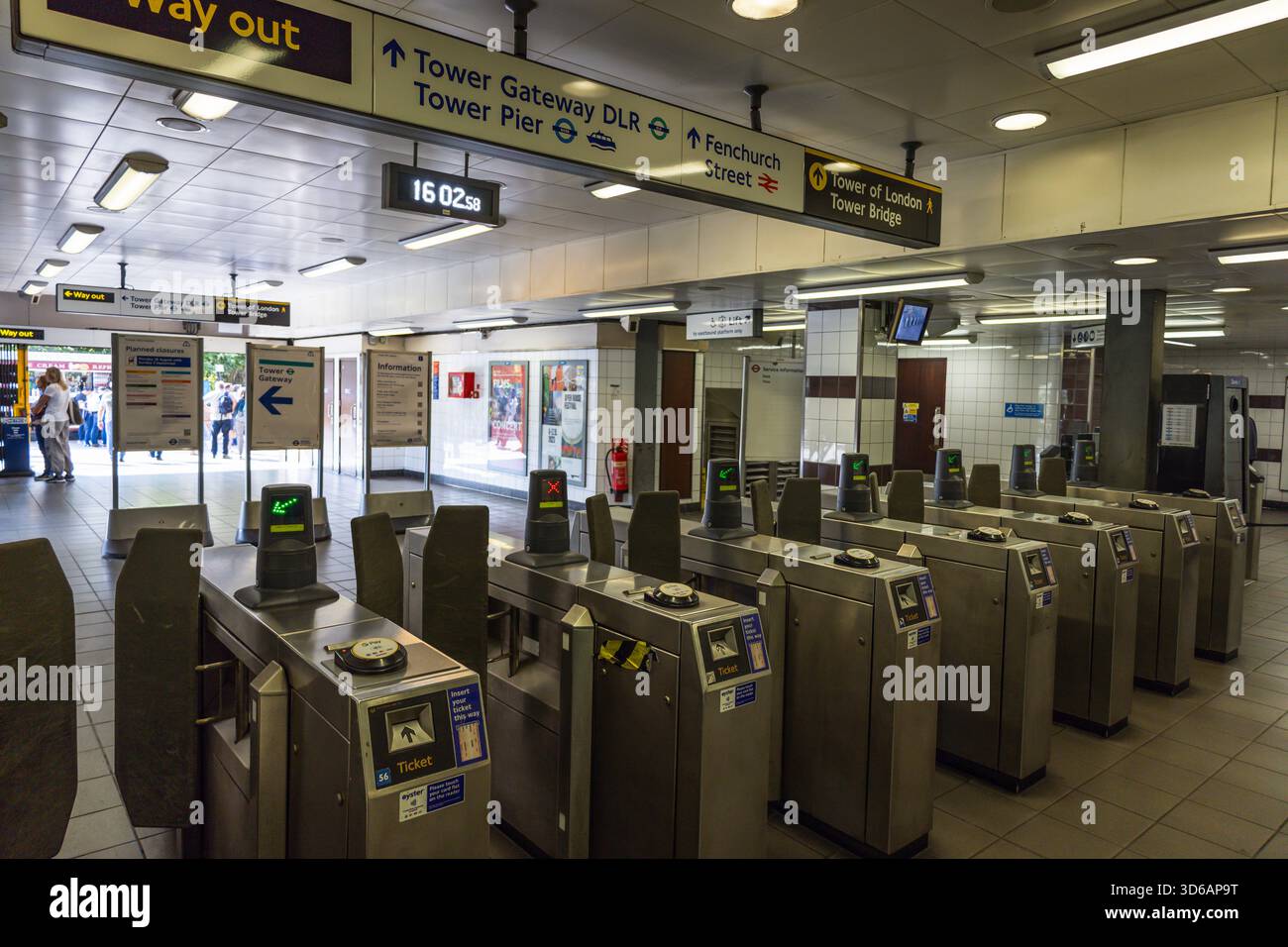 Eintrittskarten für die Londoner U-Bahn-Station. London, UK, 2. September 2023 Stockfoto