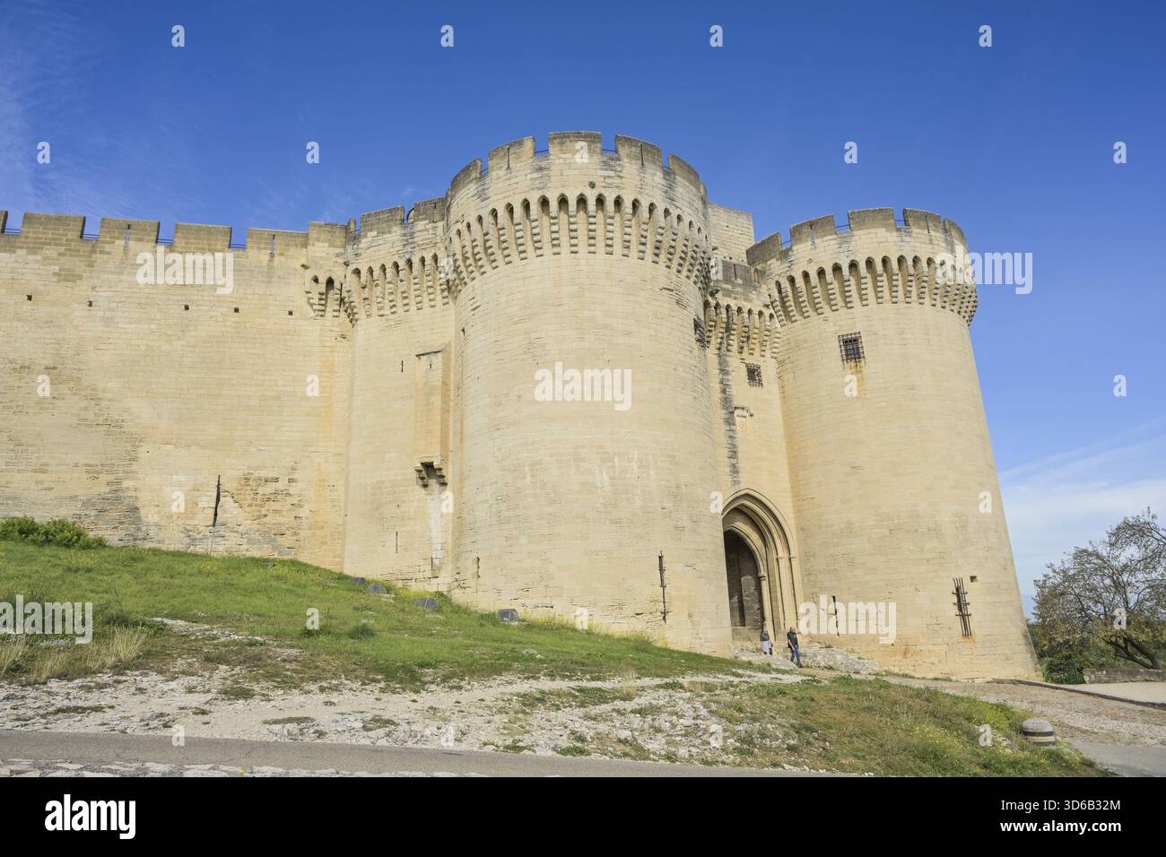 Stadttor mit zwei Türmen, Festung Saint-Andre, Gemeinde Villeneuve-les-Avignon, Avignon, Frankreich Stockfoto