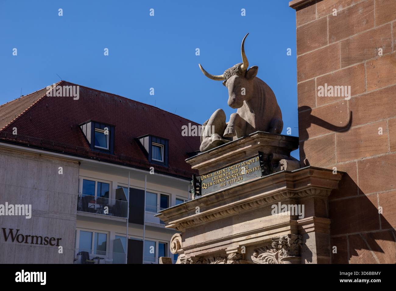 Historisches Ochsenportal in Fleischbrücke, Deutschland, mit mittelalterlicher Architektur, detailliertem Mauerwerk und einem bezaubernden Stadttor Stockfoto