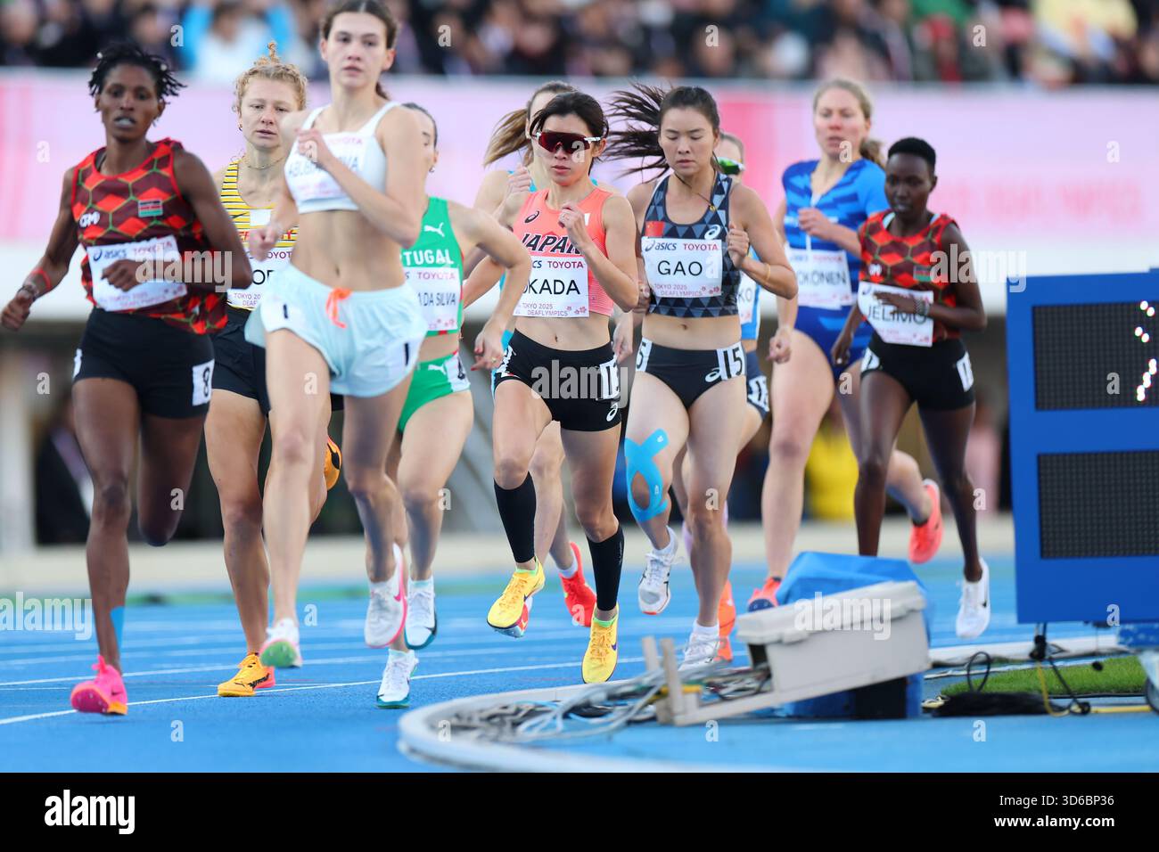 Tokio, Japan. November 2025. Mio Okada (JPN) Leichtathletik : 1500-m-Finale der Frauen während TOKIO 2025 DEAFLYMPICS im Komazawa Olympic Park General Sports Ground in Tokio, Japan. Quelle: Yohei Osada/AFLO SPORT/Alamy Live News Stockfoto