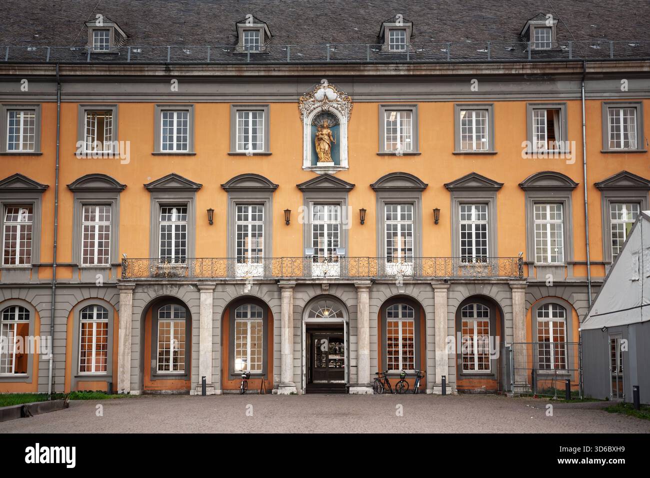 Eintritt zur Universität Bonn, auch Bonner universitat genannt, im ältesten Teil des Campus. Es ist das akademische Hauptwerk der Stadt Bonn, A Stockfoto