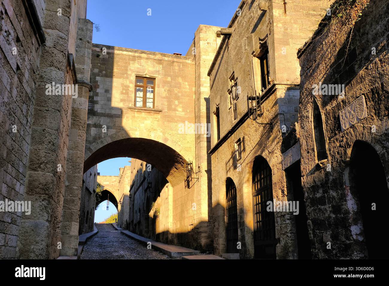 Rhodos Old Town: Ippoton Street der Ritter von Rhodos kurz nach Sonnenaufgang in Rhodos Old Town, Rhodos, Griechenland Stockfoto