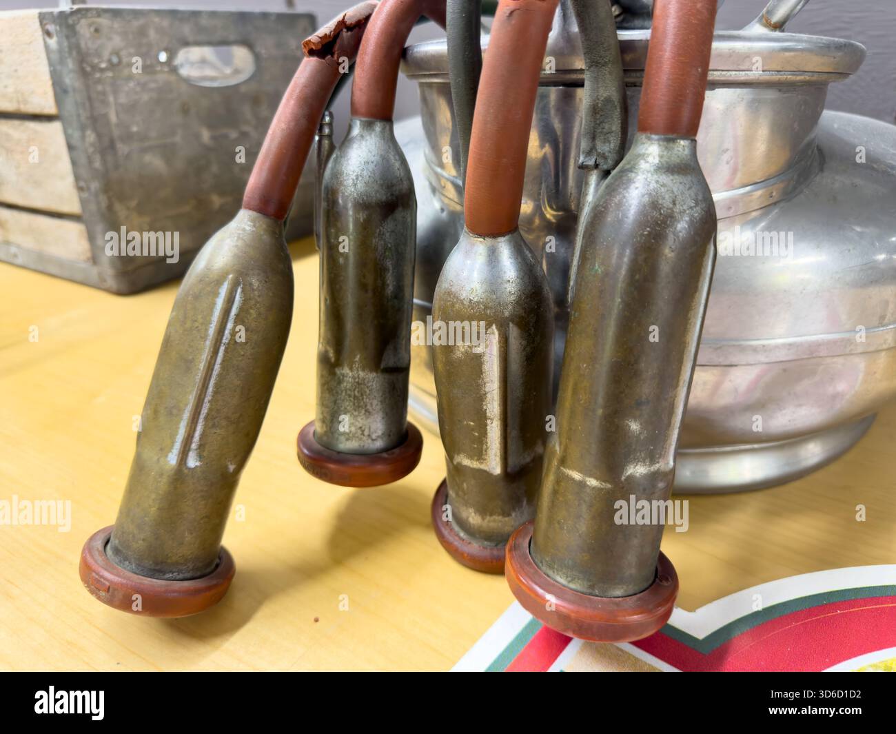 Ein Blick auf eine alte Melkmaschine. Stockfoto