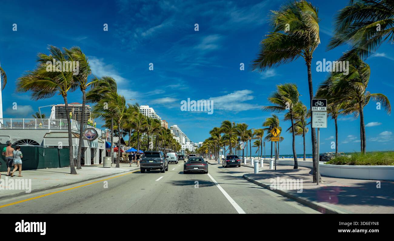 Leerer Strand und Unterhaltungsviertel in ft Lauderdale, der covid-Schließung unterliegt. Stockfoto
