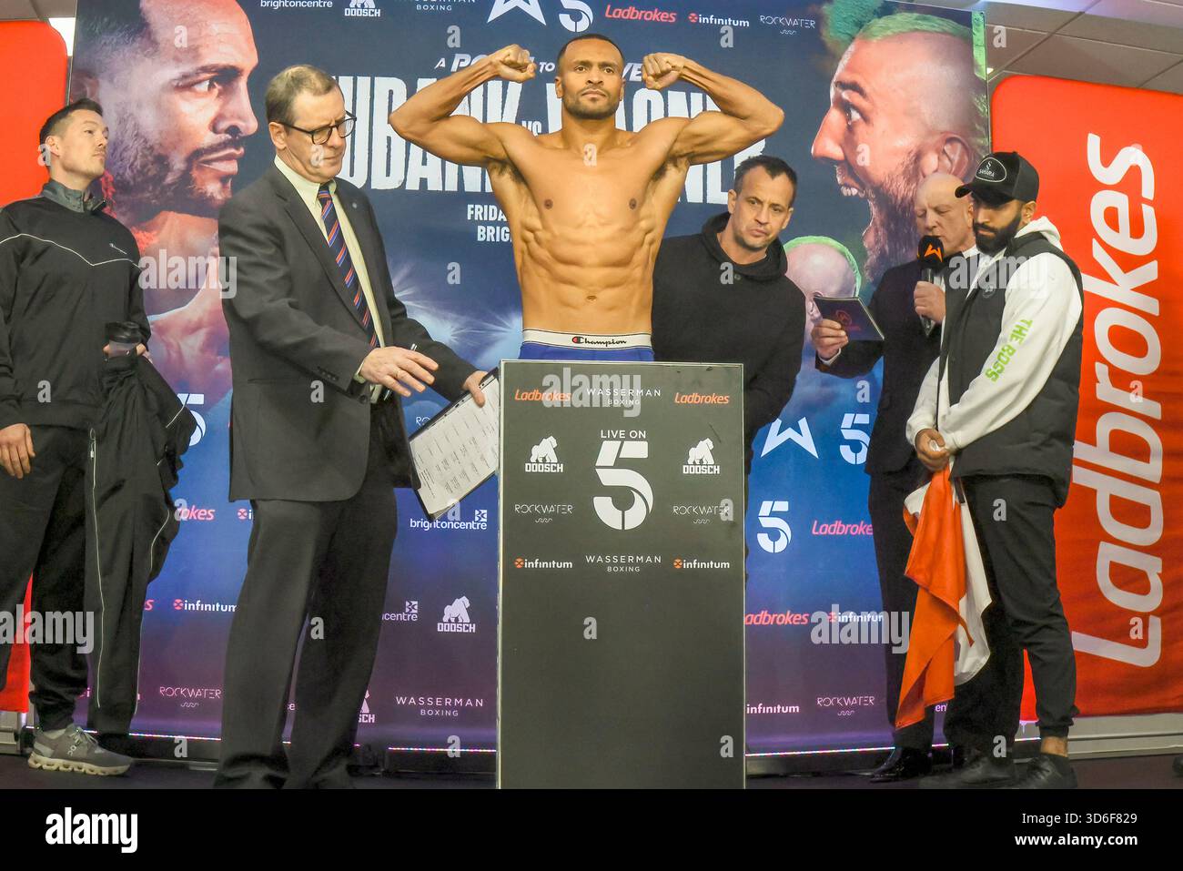 Brighton Centre, Stadt Brighton & Hove, East Sussex, Großbritannien. Harlem Eubank trifft auf Josh Wagner am Tag vor ihrem Kampf im Brighton Centre am 21. November 2021. In diesem Bild ist Harlem Eubank. David Smith/Alamy 20. November 2025/ Stockfoto