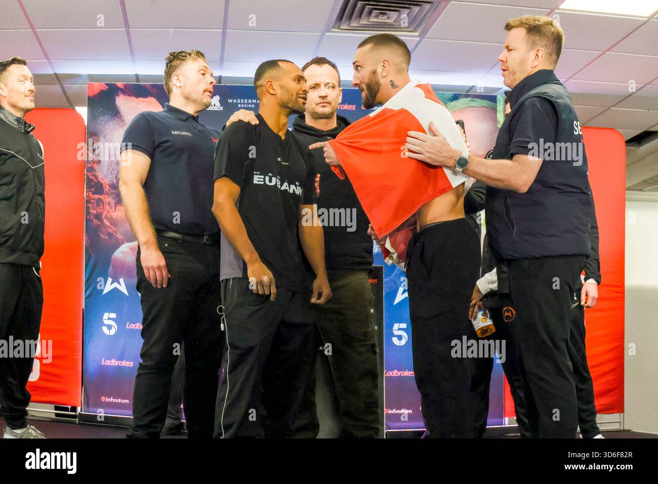 Brighton Centre, Stadt Brighton & Hove, East Sussex, Großbritannien. Harlem Eubank trifft auf Josh Wagner am Tag vor ihrem Kampf im Brighton Centre am 21. November 2021. David Smith/Alamy 20. November 2025/ Stockfoto