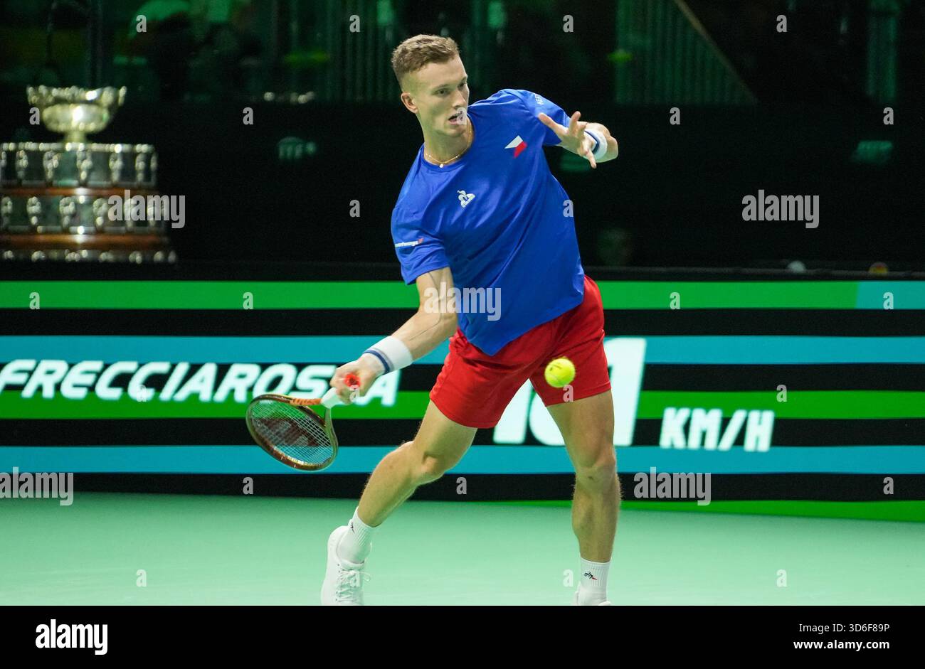 Bologna, Bretagne, Italien. November 2025. Jiri Lehecka von Republique Tcheque während des Davis Cup 2025, Finale 8, Tennisveranstaltung am 19. November 2025 in Bologna, Italien - Foto Laurent Lairys (Foto: © Laurent Lairys/ZUMA Press Wire) NUR REDAKTIONELLE VERWENDUNG! Nicht für kommerzielle ZWECKE! Stockfoto