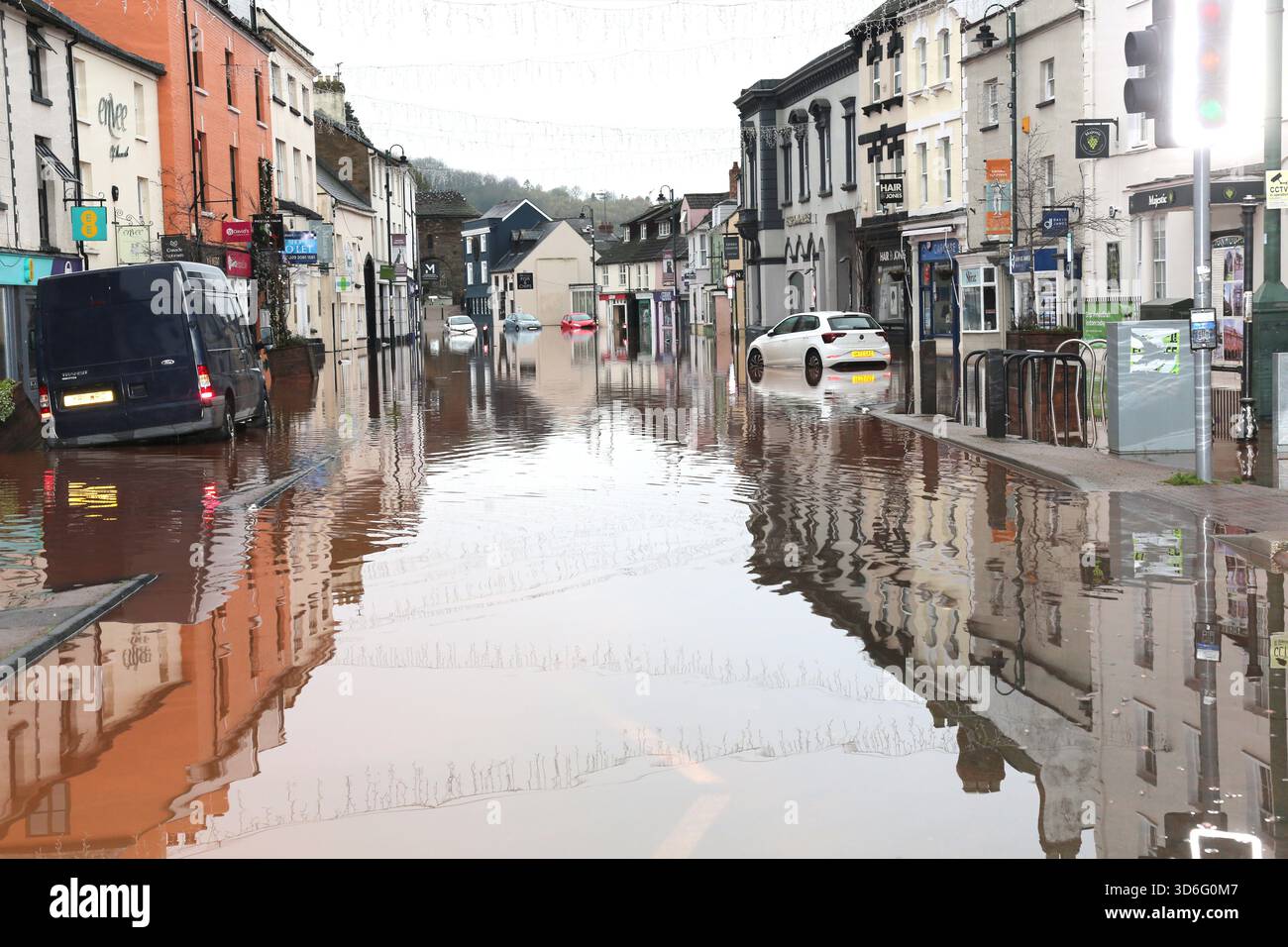 ÜBERSCHWEMMUNG IN DER MONNOW STREET, MONMOUTH, NOVEMBER 2025 Stockfoto