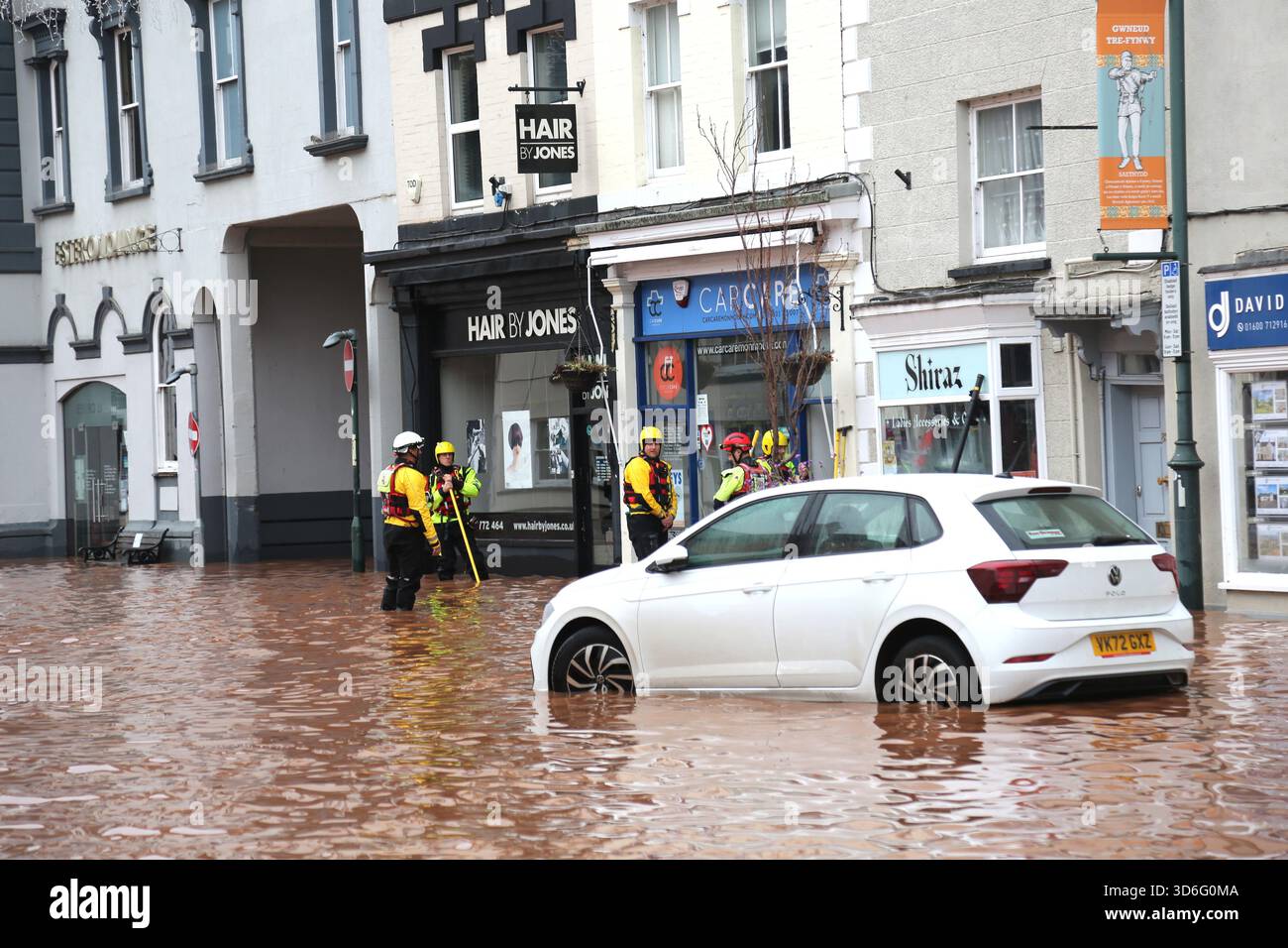 ÜBERSCHWEMMUNG IN DER MONNOW STREET, MONMOUTH, NOVEMBER 2025 Stockfoto